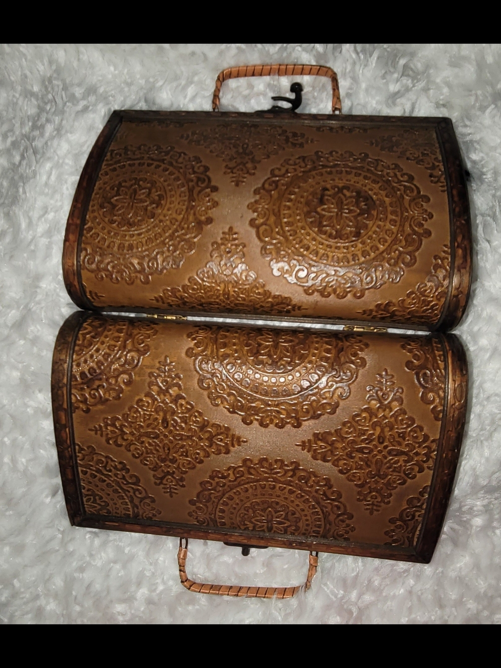 Vintage 1950s-1960s Wooden Box Purse Embossed Floral Medallion Clamshell
